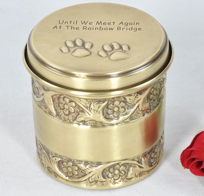 PET CREMATION PAW MARK URN
ITEM NO. 6828
MATERIAL:- IRON ROUND PET URN.
SIZE:- 12X10 CMS
CAPACITY:- 1.00 ML.
FINISH:- BRASS ANTIQUE ENGRAVED PAW MARK TWO BAND
PRICE:-
PACKING :- SINGLE BOX UNDER 36 PCS MASTER CARTON

Keywords: PET URN