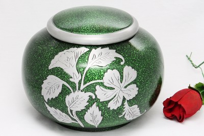 ALUMINIUM CREMATION URN
ITEM NO. 6953
MATERIAL:- ALUMINIUM
DESCRIPTION:- METAL CREMATION URN
SIZE:- 15 CM.
CAPACITY:- 3.50 ML
FINISH:- GREEN SILVER ENGRAVE FLOWER
PRICE:- 
PACKING:- SINGLE BOX STYRO FOAM UNDER 6 PCS MASTER CARTON
Keywords: ASHES FOR POT