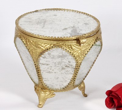 GLASS KEEPSAKE
ITEM NO. 7036
DESCRIPTION:- GLASS DESIGN BOX.
SIZE:- 12X12 CM.
CAPACITY:- 1.50 ML
FINISH:- BRASS FRAME ENGRAVED FROSTED GREEN
PRICE:- 
PACKING:- SINGLE BOX STYRO FOAM UNDER 24 PCS MASTER CARTON
Keywords: GLASS KEEP SAKE