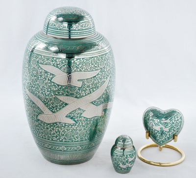 METAL CREMATION URN
ITEM NO. 7069
DESCRIPTION:- METAL CREMATION URN
SIZE:- 27 CM.
CAPACITY:- 3.50 ML
FINISH:-  GREEN GOING HOME ENGRAVED
PRICE:- 
PACKING:- SINGLE BOX STYRO FOAM UNDER 4 PCS MASTER CARTON.

Keywords: ADULT CREMATION URN