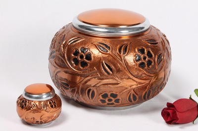 ALUMINIUM CREMATION URN
ITEM NO. 7096
MATERIAL:- ALUMINIUM
DESCRIPTION:- METAL CREMATION URN
SIZE:- 15 CM.
CAPACITY:- 3.50 ML
FINISH:- COPPER ANTIQUE ENGRAVED
PRICE:- 
PACKING:- SINGLE BOX STYRO FOAM UNDER 6 PCS MASTER CARTON
Keywords: FUNERAL URN