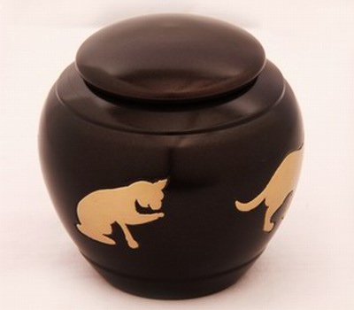 PET URN
ITEM NO. 7133
MATERIAL:- BRASS ODC PET URN.
SIZE:- 11X11 CMS.
CAPACITY:- 1.50 ML
FINISH:-  VIOLET ENGRAVED CAT.
PACKING :- SINGLE BOX UNDER 12 PCS MASTER CARTON
Keywords: ASHES FOR POT