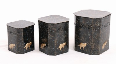 IRON PET CHEAP URN
ITEM NO. 7147
MATERIAL:- IRON PET CONTAINER URN.
SIZE:-  14 CMS, 12 CMS, 10 CMS.
CAPACITY:-  1.50 ML, 1.00 ML, 0.600 ML.
FINISH:-  MARBLE STONE FINGER GOLDEN ENGRAVED CATS.
PACKING :- SINGLE BOX UNDER 16 SETS MASTER CARTON
Keywords: ASHES FOR POT