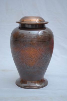 BRONZE CREMATION URN
ITEM NO. 6276
MATERIAL:- SOLID BRASS 
SIZE:- 25 CMS.
CAPACITY:- 3.50 M.LITER
FINISH:- COPPER ANTIQUE GLOSSY
PACKING :- SINGLE BOX UNDER 4 PCS MASTER CARTON
Keywords: COPPER FUNERAL URN