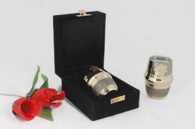 KEEPSAKE METAL SMALL URN
ITEM NO. 6319
DESCRIPTION:-  BRASS KEAP SAKE URN.
SIZE:- 8 CMS.
CAPACITY:-   ML
FINISH:-  STEEL PLATING ENGRAVED LEAVE.
PRICE:-
PACKING :- SINGLE BOX UNDER 48 PCS MASTER CARTON.

Keywords: FUNERAL URN
