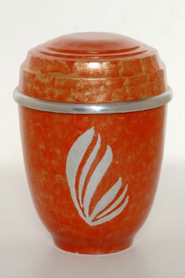 ITEM NO. 6444
MATERIAL:- ALUMINIUM
DESCRIPTION:- METAL CREMATION URN
SIZE:-  25 CM.
CAPACITY:- 3.50 ML
FINISH:- NICKLE LEAVES GOLDEN SHADES
PRICE:- 
PACKING:- SINGLE BOX STYRO FOAM UNDER 4 PCS MASTER CARTON

Keywords: FUNERAL URN