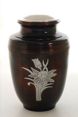 ALUMINIUM CREMATION URN
ITEM NO. 6450
MATERIAL:- ALUMINIUM
DESCRIPTION:- METAL CREMATION URN
SIZE:-  25 CM.
CAPACITY:- 3.50 ML
FINISH:-  ENGRAVED BRANCHE SILVER FLOWER LID
PRICE:- 
PACKING:- SINGLE BOX STYRO FOAM UNDER 4 PCS MASTER CARTON

Keywords: ADULT CREMATION URN
