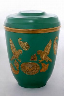 METAL CREMATION ADULT URN
ITEM NO. 6464
DESCRIPTION:- METAL CREMATION URN
SIZE:- 28 CM.
CAPACITY:- 3.50 ML
FINISH:-  GREEN PEGIN ENGRAVE BRASS
PRICE:- 
PACKING:- SINGLE BOX STYRO FOAM UNDER 4 PCS MASTER CARTON.

