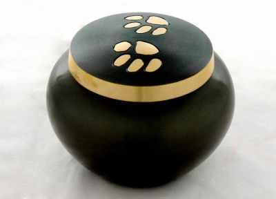 PET CREMATION PAW MARK URN
ITEM NO. 6532
MATERIAL:-  BRASS ODC
SIZE:- 10 CMS.
CAPACITY:-  0.600ML
FINISH:-  BLACK MAT BRASS PAW MARKS ENGRAVED.
PRICE:-
PACKING :- SINGLE BOX UNDER 16 PCS MASTER CARTON
Keywords: PET URN