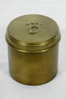 PET CREMATION PAW MARK URN
ITEM NO. 6540/B
MATERIAL:- IRON ROUND PET URN.
SIZE:- 8 CMS.
CAPACITY:-  ML
FINISH:- BRASS FINISH SINGLE PAW MARK ON TOP LID.
PRICE:-
PACKING :- SINGLE BOX UNDER 36 PCS MASTER CARTON
Keywords: PET URN