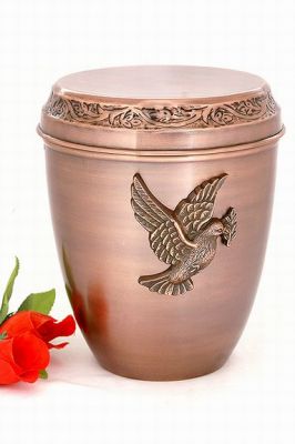 IRON PET CHEAP URN
ITEM NO. 6624
MATERIAL:- BRASS CHEAP PET URN.
SIZE:- 25 CMS.
CAPACITY:- 3.50 ML
FINISH:-  COPPER ANTIQUE PEGIN.
PACKING :- SINGLE BOX UNDER 4 PCS MASTER CARTON
Keywords: FUNERAL URN