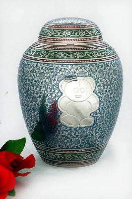 TEEDY BEAR PET URN
ITEM NO. 6627
MATERIAL:- BRASS DOM TOP PET URN.
SIZE:- 18X14 CMS.
CAPACITY:- 2.50 ML
FINISH:- GREEN SILVER ENGRAVED TEDDY BEAR.
PRICE:-
PACKING :- SINGLE BOX UNDER 8 PCS MASTER CARTON

Keywords: PET URN