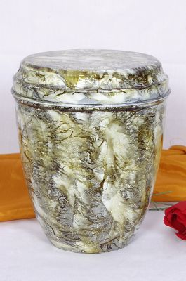 IRON URN
ITEM NO. 6658
DESCRIPTION:- IRON CREMATIAN CHEAP URN
SIZE:-  25 CMS.
CAPACITY:-2.50 ML
FINISH:-   DESIGNER COMPUTERIZED FINISH 
PRICE:-
PACKING:- SINGLE BOX STYRO FOAM UNDER 4 PCS MASTER CARTON

Keywords: ASHES FOR POT