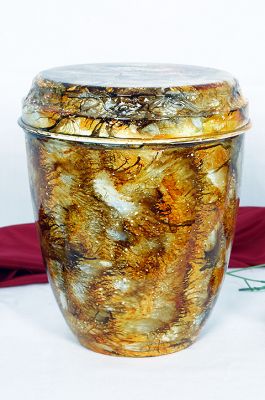 IRON URN
ITEM NO. 6663
DESCRIPTION:- IRON CREMATIAN CHEAP URN
SIZE:-  25 CMS.
CAPACITY:-2.50 ML
FINISH:-   DESIGNER COMPUTERIZED FINISH 
PRICE:-
PACKING:- SINGLE BOX STYRO FOAM UNDER 4 PCS MASTER CARTON
Keywords: ASHES FOR POT