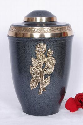 METAL CREMATION ADULT URN
ITEM NO. 6674
DESCRIPTION:- METAL CREMATION URN
SIZE:- 27 CM.
CAPACITY:- 3.50 ML
FINISH:- BLUE MARBLE FLOWER APPLIQUE 
PRICE:- 
PACKING:- SINGLE BOX STYRO FOAM UNDER 4 PCS MASTER CARTON.

Keywords: ADULT CREMATION URN