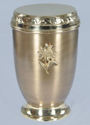 ITEM NO. 6727
DESCRIPTION:- BRASS URN
SIZE:- 30 CMS.
CAPACITY:-3.50 ML
FINISH:-  POLISH TOP LID & BASE BRASS ANTIQUE WITH FLOWER.
PRICE:-
PACKING:- SINGLE BOX STYRO FOAM UNDER 4 PCS MASTER CARTON
Keywords: FUNERAL URN
