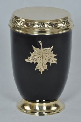 DESIGNER METAL EUROPEAN URN
ITEM NO. 6742
METAL:- BRASS & IRON SHEET 
FINISH:- BLACK ENAMELED BRASS ENGRAVED TOP LID & BASE WITH DECO. APPLIQUE
SIZE:- 30 CMS.
PACKING:- SINGLE BOX PACKING UNDER 8 PCS MASTER CARTON.

Keywords: EUROPEAN DESIGNER URN