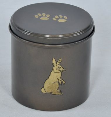 PET CREMATION PAW MARK URN
ITEM NO. 6820
MATERIAL:- IRON PET URN.
SIZE:- 16X14 CMS
CAPACITY:- 1.75 ML.
FINISH:- BLACK METALIC GOLDEN PAW MARK & RABBIT.
PRICE:-
PACKING :- SINGLE BOX UNDER 36 PCS MASTER CARTON

Keywords: PET URN