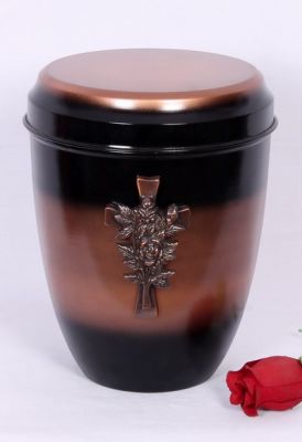 IRON CHEAP URN.
ITEM NO. 6844
DESCRIPTION:-  IRON URN.
SIZE:- 25 CMS.
CAPACITY:-3.50 ML
FINISH:-  COPPER BLACK TWO TONE CLASSIC WITH ROSE.
PRICE:-
PACKING:- SINGLE BOX STYRO FOAM UNDER 4 PCS MASTER CARTON
Keywords: ASHES FOR POT