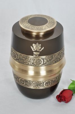 METAL CREMATION ADULT URN
ITEM NO. 6874
DESCRIPTION:- METAL CREMATION URN
SIZE:-  27 CM.
CAPACITY:- 3.50 ML
FINISH:-  MAT BLACK BRASS MAT WORK 
PRICE:- 
PACKING:- SINGLE BOX STYRO FOAM UNDER 4 PCS MASTER CARTON

Keywords: FUNERAL URN