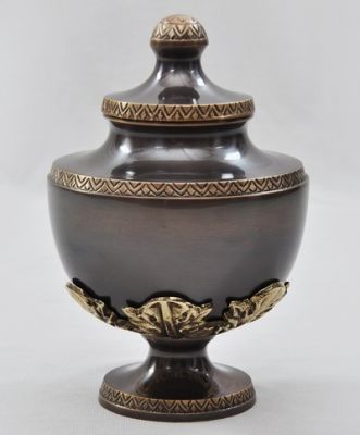 PET URN
ITEM NO. 6912
MATERIAL:- BRASS CLASSIC 
SIZE:- 20 CMS.
CAPACITY:- 2.50 ML
FINISH:- OILY BRONZE BRASS ENGRAVED.
PACKING :- SINGLE BOX UNDER 4 PCS MASTER CARTON
Keywords: FUNERAL URN