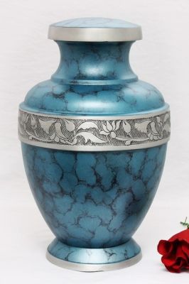 ALUMINIUM CREMATION URN
ITEM NO. 6924
MATERIAL:- ALUMINIUM
DESCRIPTION:- METAL CREMATION URN
SIZE:- 28 CM.
CAPACITY:- 3.50 ML
FINISH:-  BLUE FIRE FOX ENGRAVED SILVER BAND
PRICE:- 
PACKING:- SINGLE BOX STYRO FOAM UNDER 4 PCS MASTER CARTON.
Keywords: FUNERAL URN