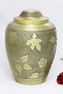 ALUMINIUM CREMATION URN
ITEM NO. 6934
MATERIAL:- ALUMINIUM
DESCRIPTION:- METAL CREMATION URN
SIZE:- 25 CM.
CAPACITY:- 3.50 ML
FINISH:-  BRASS ANTIQUE CUTTING FLOWER
PRICE:- 
PACKING:- SINGLE BOX STYRO FOAM UNDER 4 PCS MASTER CARTON.
Keywords: ASHES FOR POT