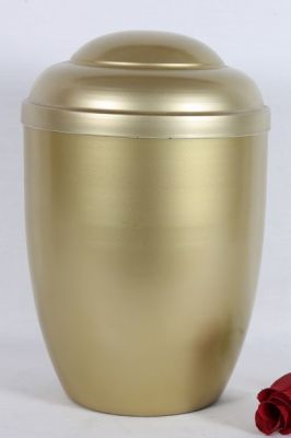 IRON CHEAP URN.
ITEM NO. 7001
DESCRIPTION:- IRON CHEAP URN.
SIZE:- 27 CMS.
CAPACITY:- 3.50 ML
FINISH:-  TOP LD TOPER GOLDEN GLOSSY.
PRICE:-
PACKING:- SINGLE BOX STYRO FOAM UNDER 4 PCS MASTER CARTON

Keywords: ADULT CREMATION URN