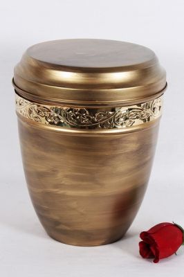 IRON CHEAP URN.
ITEM NO. 7003
DESCRIPTION:- IRON CHEAP URN.
SIZE:- 27 CMS.
CAPACITY:- 3.50 ML
FINISH:- BRASS ANTIQUE SPRAY BRASS CUTTING BAND.
PRICE:-
PACKING:- SINGLE BOX STYRO FOAM UNDER 4 PCS MASTER CARTON

Keywords: ADULT CREMATION URN