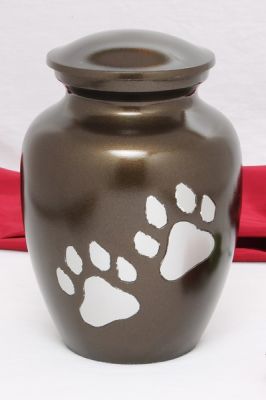 ALMINIUM PET URN
ITEM NO. 7042
DESCRIPTION:-  ALUMINIUM CREMATION PET URN
SIZE:- 15 CM.
CAPACITY:-  1.50  ML
FINISH:-  METALIC GRAY TWO ENGRAVED PAW MARK.
PRICE:- 
PACKING:- SINGLE BOX STYRO FOAM UNDER 12 PCS MASTER CARTON.
Keywords: ASHES FOR POT
