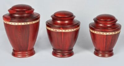WOOD PET URN
ITEM NO. 7143
DESCRIPTION:-  CLASSIC PET URN
SIZE:- 16X14 CM, 18X14 CM, 16X12 CM. 
CAPACITY:- 3.00 ML, 2.00 ML, 1.50 ML. 
FINISH:- ROSE WOOD FINISH WITH IVORY DESIGN BAND.
PRICE:-
PACKING:- SINGLE BOX STYRO FOAM UNDER SET OF 4 MASTER CARTON
Keywords: FUNERAL URN