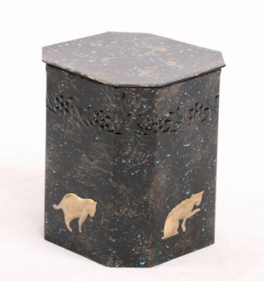 IRON PET CHEAP URN
ITEM NO. 7147 A
MATERIAL:- IRON PET CONTAINER URN.
SIZE:-  12 CMS.
CAPACITY:- 1.00 ML
FINISH:-  MARBLE STONE FINGER GOLDEN ENGRAVED CATS.
PACKING :- SINGLE BOX UNDER 24 PCS MASTER CARTON
Keywords: ASHES FOR POT
