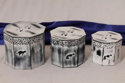 PET CREMATION PAW MARK URN
ITEM NO. 7164
MATERIAL:- IRON SIX SIDE PET URN.
SIZE:- 14X12 CMS, 12X10 CMS, 10X9 CMS.
CAPACITY:- 1.75 ML, 1.00 ML, .0700 ML
FINISH:- WHITE WASH FINISH ENGRAVED PAW MARK.
PACKING :- SINGLE BOX UNDER SET OF 3 MASTER CARTON.
Keywords: PET URN