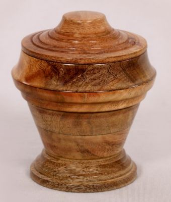 WOOD PET URN
ITEM NO. 7170
DESCRIPTION:-  WOOD PET URN
SIZE:- 16X12 CM.
CAPACITY:- 0.500 ML
FINISH:-  NATURE WOOD FINISH.
PRICE:-
PACKING:- SINGLE BOX STYRO FOAM UNDER 24 PCS OF MASTER CARTON
Keywords: FUNERAL URN