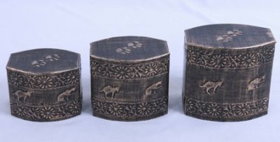 PET CREMATION PAW MARK URN
ITEM NO. 7177
MATERIAL:- IRON OVAL PET URN.
SIZE:- 16X16 CMS, 13X11 CMS, 10X13 CMS.
CAPACITY:- 1.75 ML, 1.25 ML, 1.00 ML. 
FINISH:-  BRASS ANTIQUE ENGRAVED PAW MARK TOP LID.
PRICE:-
PACKING :- SINGLE BOX UNDER SET OF 3 IN MASTER CARTON.
Keywords: PET URN