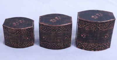 PET CREMATION PAW MARK URN
ITEM NO. 7178
MATERIAL:- IRON OVAL PET URN.
SIZE:- 16X16 CMS, 13X11 CMS, 10X13 CMS.
CAPACITY:- 1.75 ML, 1.25 ML. 1.00 ML. 
FINISH:- BRASS  ANTIQUE ENGRAVED PAW MARK TOP LID.
PRICE:-
PACKING :- SINGLE BOX UNDER SET OF 3 MASTER CARTON.
Keywords: PET URN