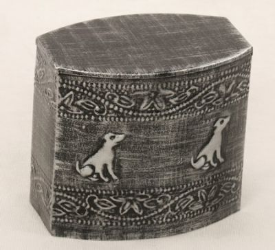 IRON PET CHEAP URN
TEM NO. 7189
MATERIAL:- IRON OVAL PET URN.
SIZE:-  13X 15CMS.
CAPACITY:- 1.50 ML.
FINISH:- SLATE SILVER FINISH ENGRAVED TWO BAND & DOG IMAGE.
PACKING :- SINGLE BOX UNDER 36 PCS 7 LAYER CORRUGATED MASTER CARTON.

Keywords: PET URN