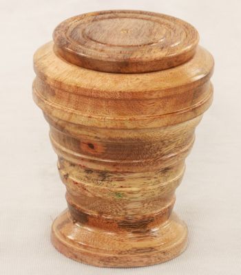 WOOD PET URN
ITEM NO. 7194
DESCRIPTION:- WOOD DESIGN PET URN.
SIZE:- 13X11 CM.
CAPACITY:- 0.500
FINISH:-  NATURE WOOD FINISH TAPPER SHAPE. 
PRICE:-
PACKING:- SINGLE BOX STYRO FOAM UNDER 24 PCS OF MASTER CARTON
Keywords: FUNERAL URN