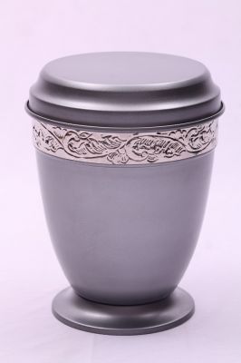 ITEM NO. 7197
DESCRIPTION:-  IRON URN
SIZE:- 26 CMS.
CAPACITY:-3.50 ML
FINISH:-  GRAY COATING BRASS SILVER CUTTING BAND.
PRICE:-
PACKING:- SINGLE BOX STYRO FOAM UNDER 4 PCS MASTER CARTON
Keywords: FUNERAL URN