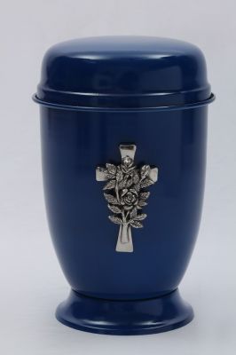 IRON URN
ITEM NO. 7203
DESCRIPTION:- IRON CREMATIAN CHEAP URN
SIZE:-  30 CMS.
CAPACITY:-2.50 ML
FINISH:-   BLUE GLOSSY SILVER ROSE APPLIQUE
PRICE:-
PACKING:- SINGLE BOX STYRO FOAM UNDER 4 PCS MASTER CARTON
Keywords: FUNERAL URN