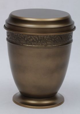 IRON CHEAP URN.
ITEM NO. 7210
DESCRIPTION:- IRON URN
SIZE:- 26 CMS.
CAPACITY:-3.50 ML
FINISH:-  BROWN ANTIQUE WITH CURVED DESIGNER BAND.
PRICE:-
PACKING:- SINGLE BOX STYRO FOAM UNDER 4 PCS MASTER CARTON
Keywords: FUNERAL URN