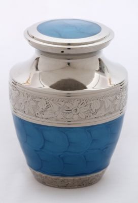 BRASS URN
ITEM NO. 7214
DESCRIPTION:- BRASS URN
SIZE:-  14 CMS.
CAPACITY:-2.50 ML
FINISH:-   NICKLE & BLUE FIRE FOX TWO ENGRAVED BANDS.
PRICE:-
PACKING:- SINGLE BOX STYRO FOAM UNDER 4 PCS MASTER CARTON
Keywords: FUNERAL URN