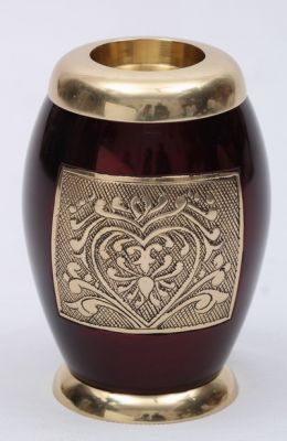 KEEPSAKE CRIMONS ROSE
ITEM NO. 7230
DESCRIPTION:- CLASSIC BRASS TIE LIGHT.
SIZE:-  15X9 CMS.
CAPACITY:-  1.00 ML
FINISH:-  COCACOLA GOLDEN ENGRAVED WORK.
PRICE:-
PACKING :- SINGLE BOX UNDER 12 PCS MASTER CARTON.
Keywords: CANDLE KEEPSAKE