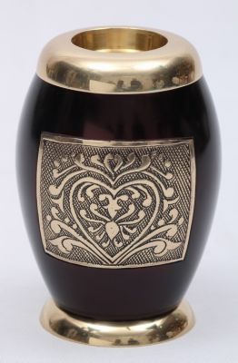 KEEPSAKE CRIMONS ROSE
ITEM NO. 7231
DESCRIPTION:- CLASSIC BRASS TIE LIGHT.
SIZE:-  15X9 CMS.
CAPACITY:-  1.00 ML
FINISH:-  BROWN GOLDEN ENGRAVED WORK.
PRICE:-
PACKING :- SINGLE BOX UNDER 12 PCS MASTER CARTON.
Keywords: CANDLE KEEPSAKE