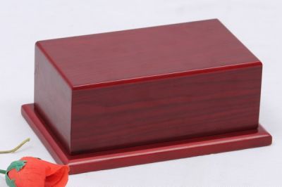 WOODEN URN
ITEM NO. 7245
DESCRIPTION:- ALUMINIUM RECTANGLE URN
SIZE:-  21X23.5X13 CMS.
CAPACITY:-2.50 ML
FINISH:-  ROSE WOOD FINISH
PRICE:-
PACKING:- SINGLE BOX STYRO FOAM UNDER 4 PCS MASTER CARTON

Keywords: FUNERAL URN