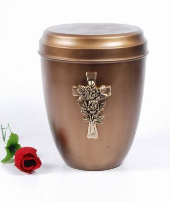 IRON CHEAP URN.
ITEM NO. 9009
DESCRIPTION:- IRON CHEAP URN.
SIZE:- 25 CMS.
CAPACITY:- 3.50 ML
FINISH:-  COPPER GLOSSY SPRAY WITH NICKEL CROSS WITH ROSE.
PRICE:-
PACKING:- SINGLE BOX STYRO FOAM UNDER 4 PCS MASTER CARTON

Keywords: RELIGIOUS URN