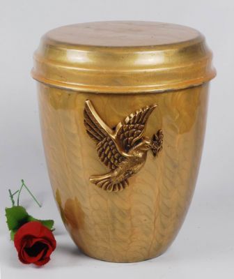 IRON CHEAP URN.
ITEM NO. 9015
DESCRIPTION:- IRON CHEAP URN.
SIZE:- 25 CMS.
CAPACITY:- 3.50 ML
FINISH:-  GOLDEN ENAMAELED WITH ANTIQUE PEGIN.
PRICE:-
PACKING:- SINGLE BOX STYRO FOAM UNDER 4 PCS MASTER CARTON

Keywords: ADULT CREMATION URN
