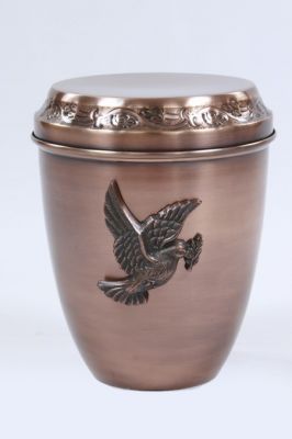 BRASS URN
ITEM NO. 6624A
DESCRIPTION:- BRASS URN
SIZE:-  25 CMS.
CAPACITY:-2.50 ML
FINISH:-  COPPER ANTIQUE PEGIN ENGRAVED BAND
PRICE:-
PACKING:- SINGLE BOX STYRO FOAM UNDER 4 PCS MASTER CARTON
Keywords: FUNERAL URN